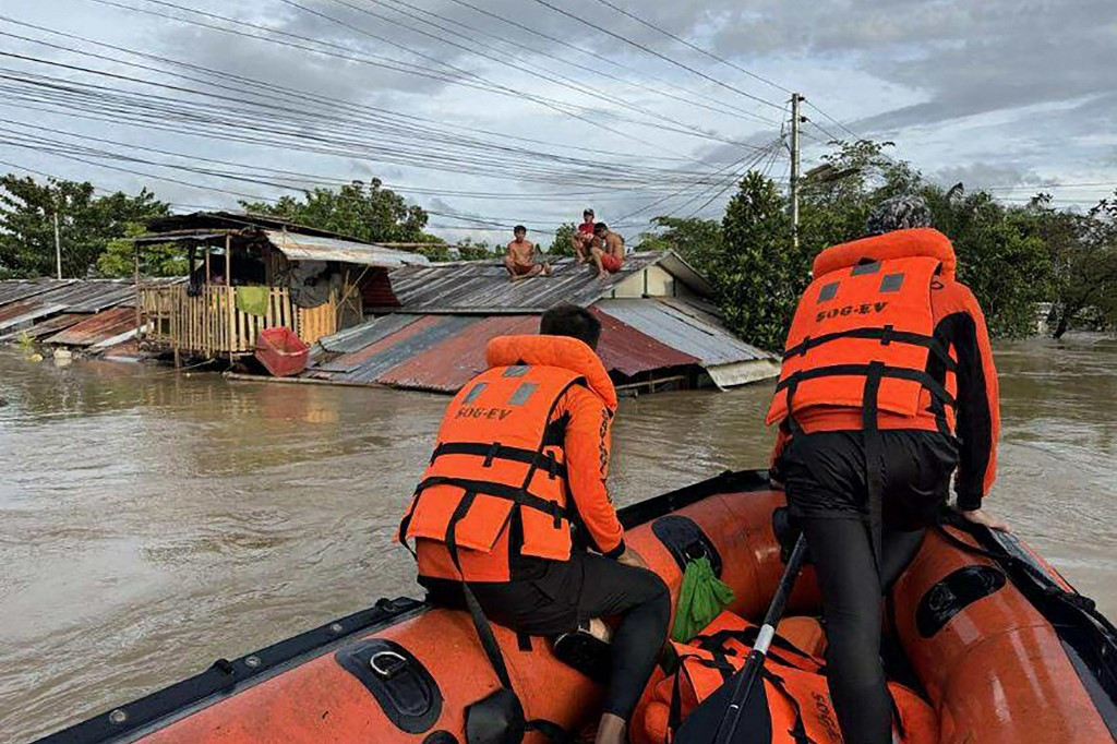 Philippines death toll rises to 11 as storm Bualoi bears down on Vietnam