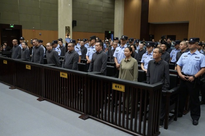 China sentences 16 of 39 Ming mafia family members to death