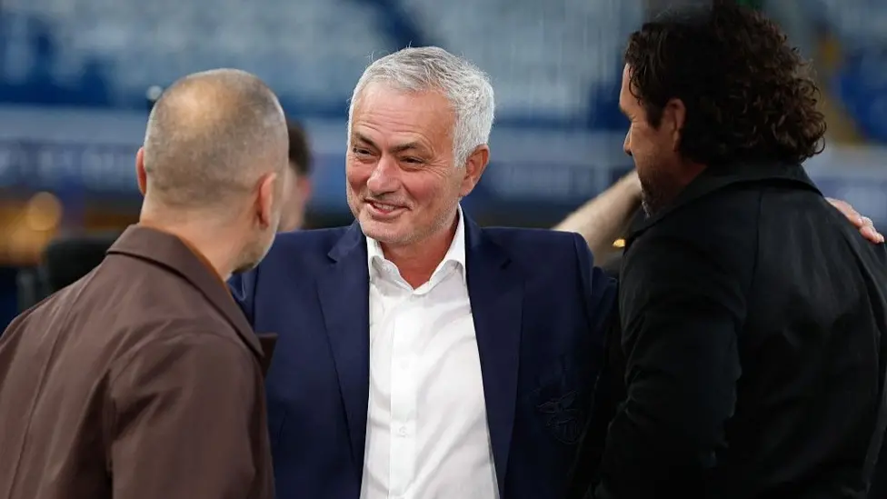 Mourinho reminds the world that he is still Chelsea's favourite son