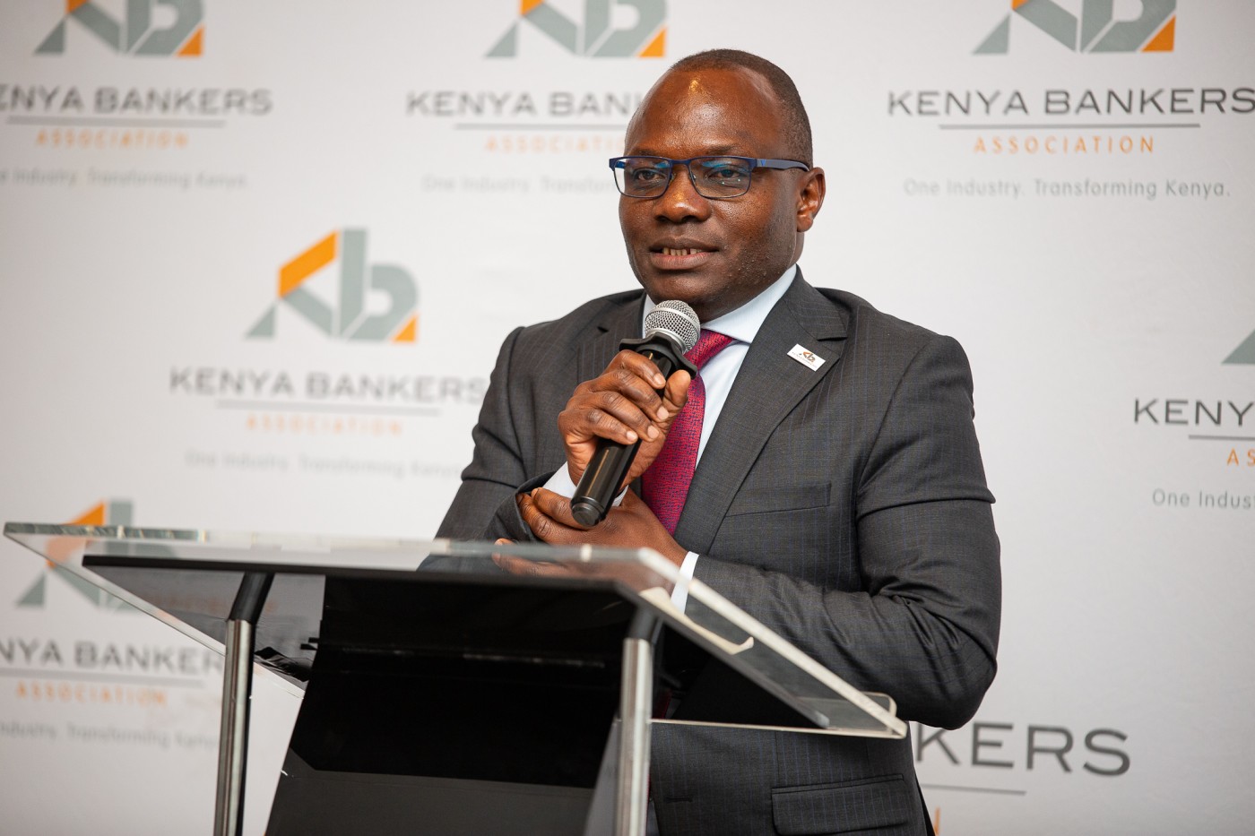 Kenyan banks back steady policy as inflation risks linger