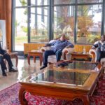 [PHOTOS] Standing Together: Kenyan leaders join Odinga Family as Raila's  body returns home
