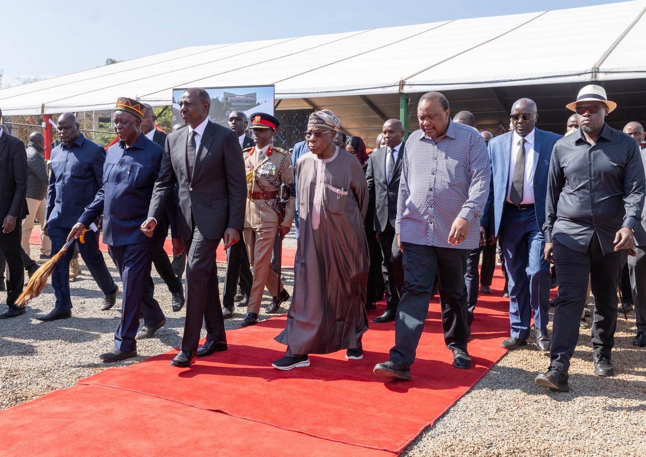 PHOTOS: Ruto, Uhuru , Obassanjo arrive in Bondo for Raila's funeral service