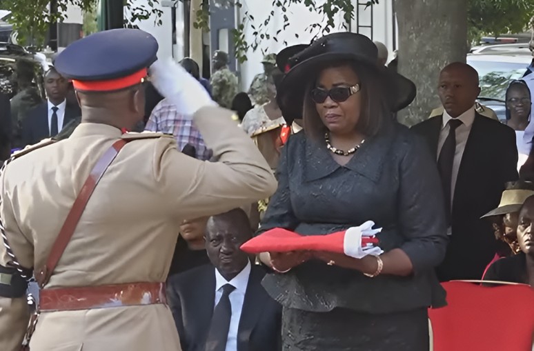 Military honors Raila Odinga with flag presentation to Mama Ida