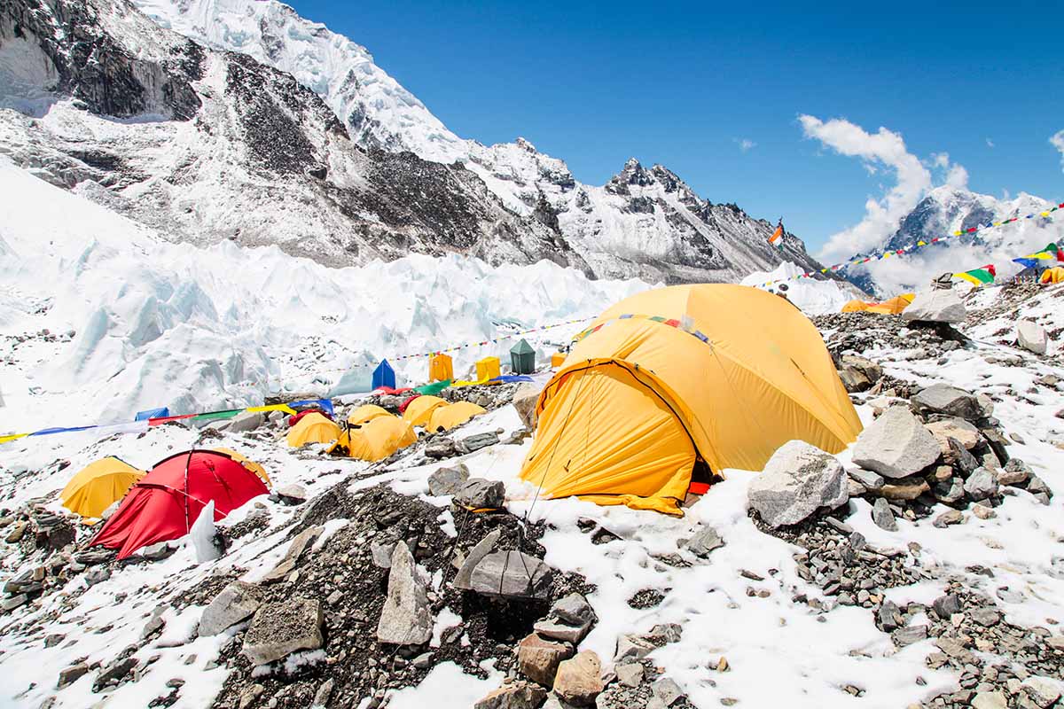 Rescue efforts under way after 1,000 people trapped on Mount Everest slopes