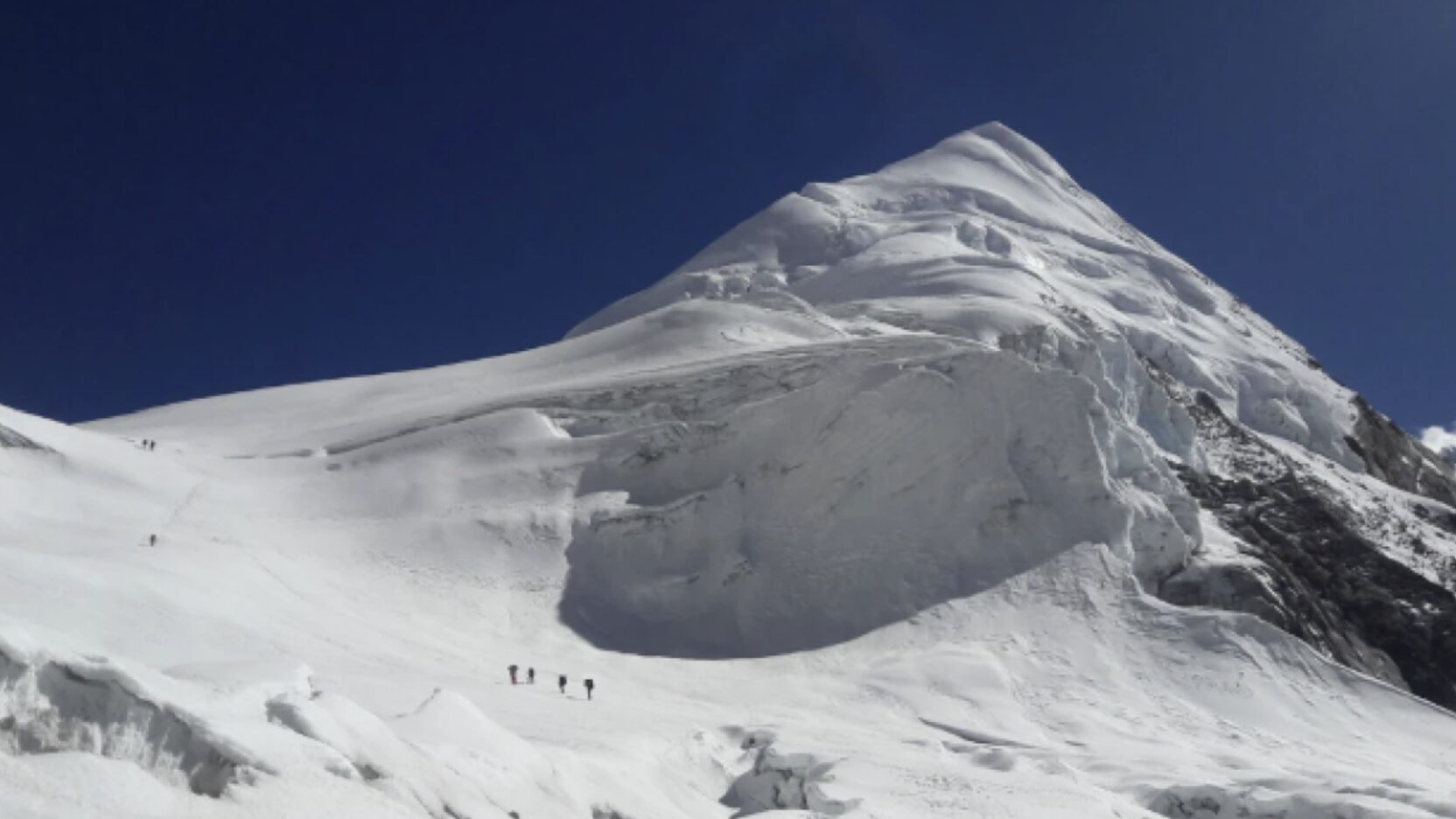 Seven climbers dead after Nepal avalanche