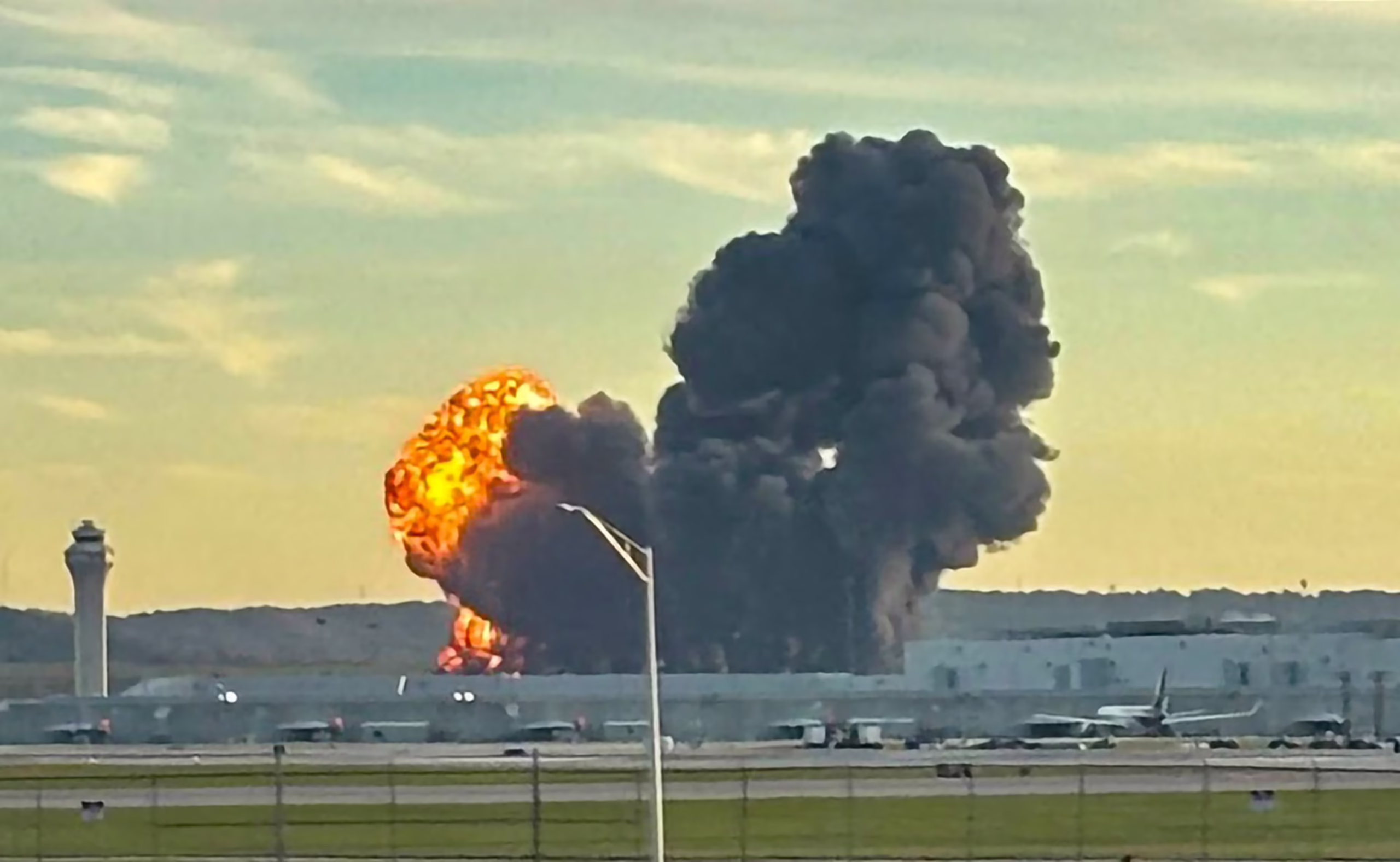 US firms ground MD-11 cargo planes after Kentucky air disaster