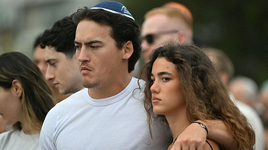 Minute's silence held to remember Bondi Beach attack victims