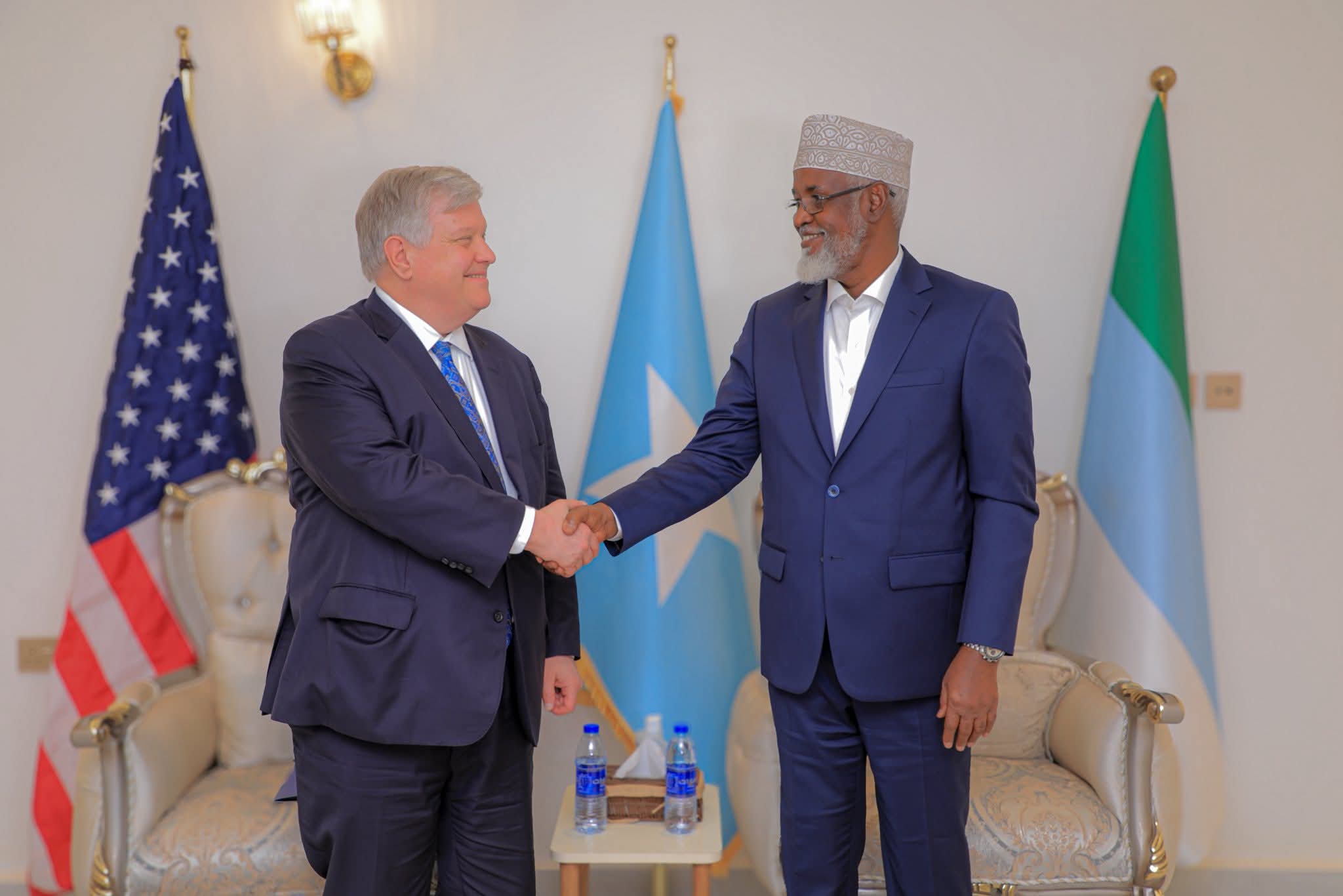 Jubaland President holds talks with US Ambassador in Kismayo