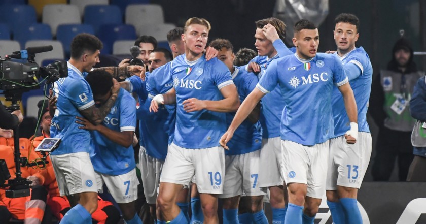 Hojlund double sends Napoli to Serie A summit