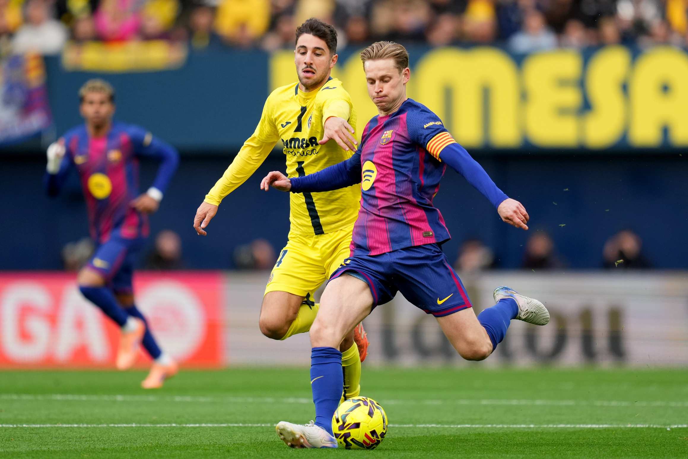 Barcelona reignite title charge with Villareal win