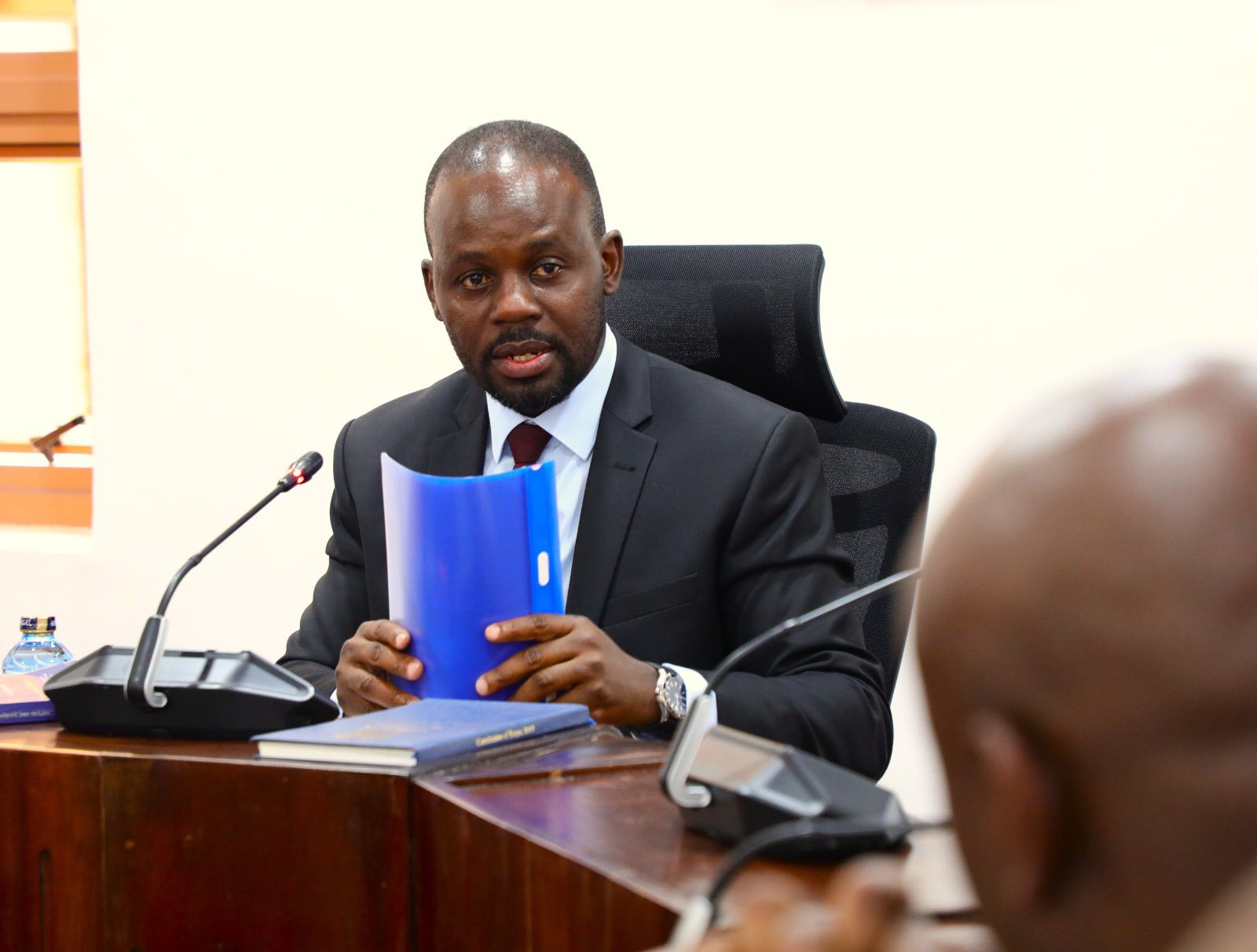 Senate considers temporary fund freeze for unresponsive counties