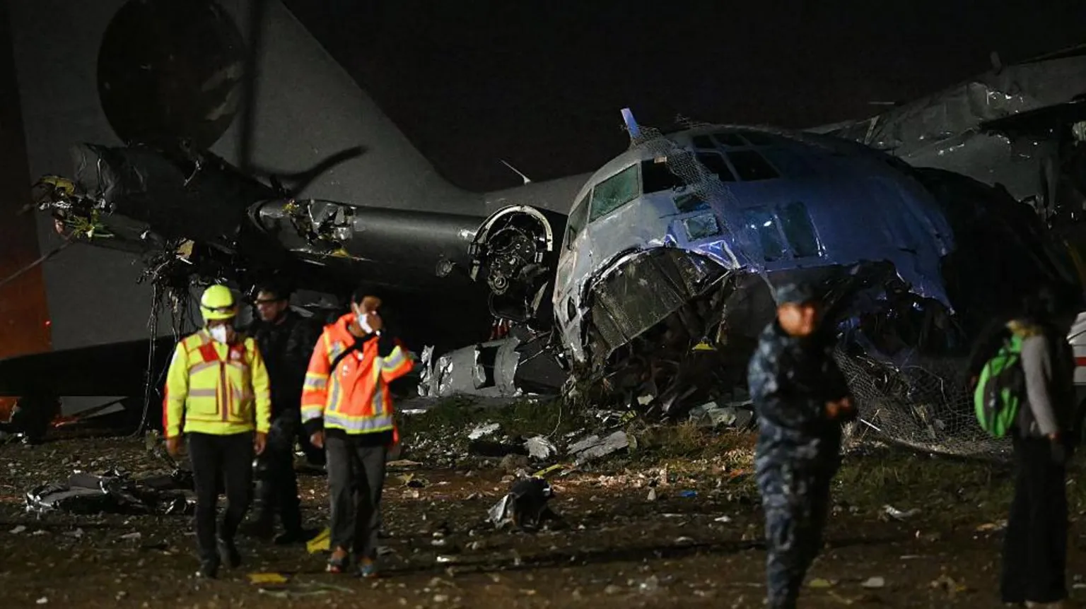 Bolivia military plane crash kills 11 as banknotes scatter