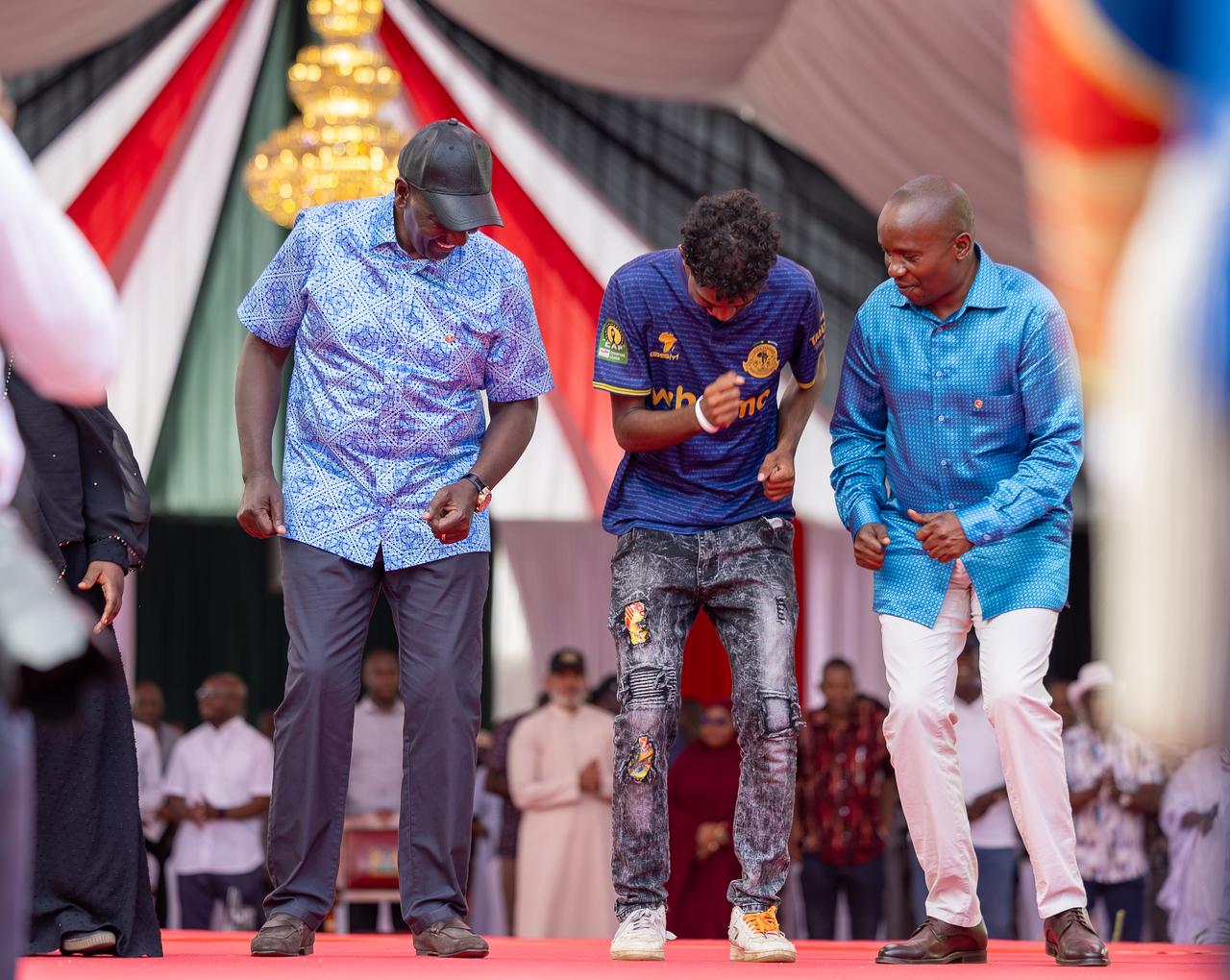 PHOTOS: Ruto drives youth entrepreneurship with coastal fund disbursement