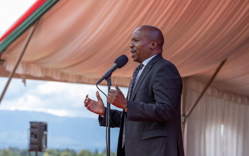 Kindiki choses peace over politics, urges decorum at funerals