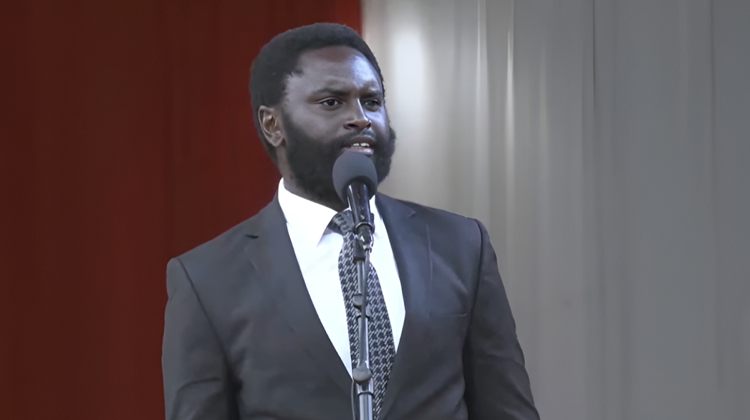 Senator Methu sparks drama, tells Ruto he does not fear him at burial ceremony