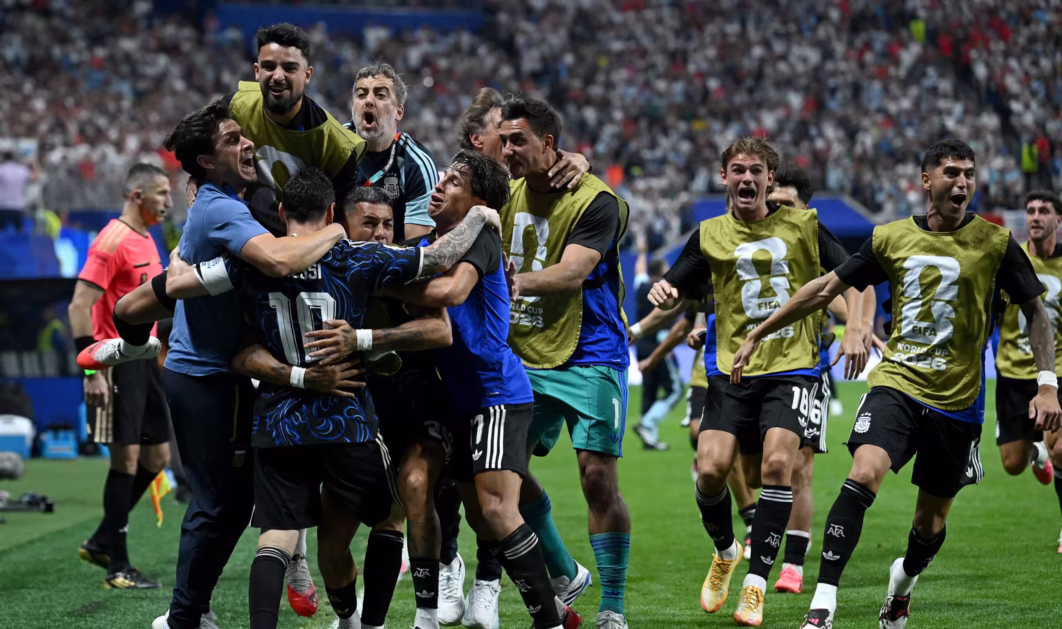 Argentina beat England to reach World Cup final