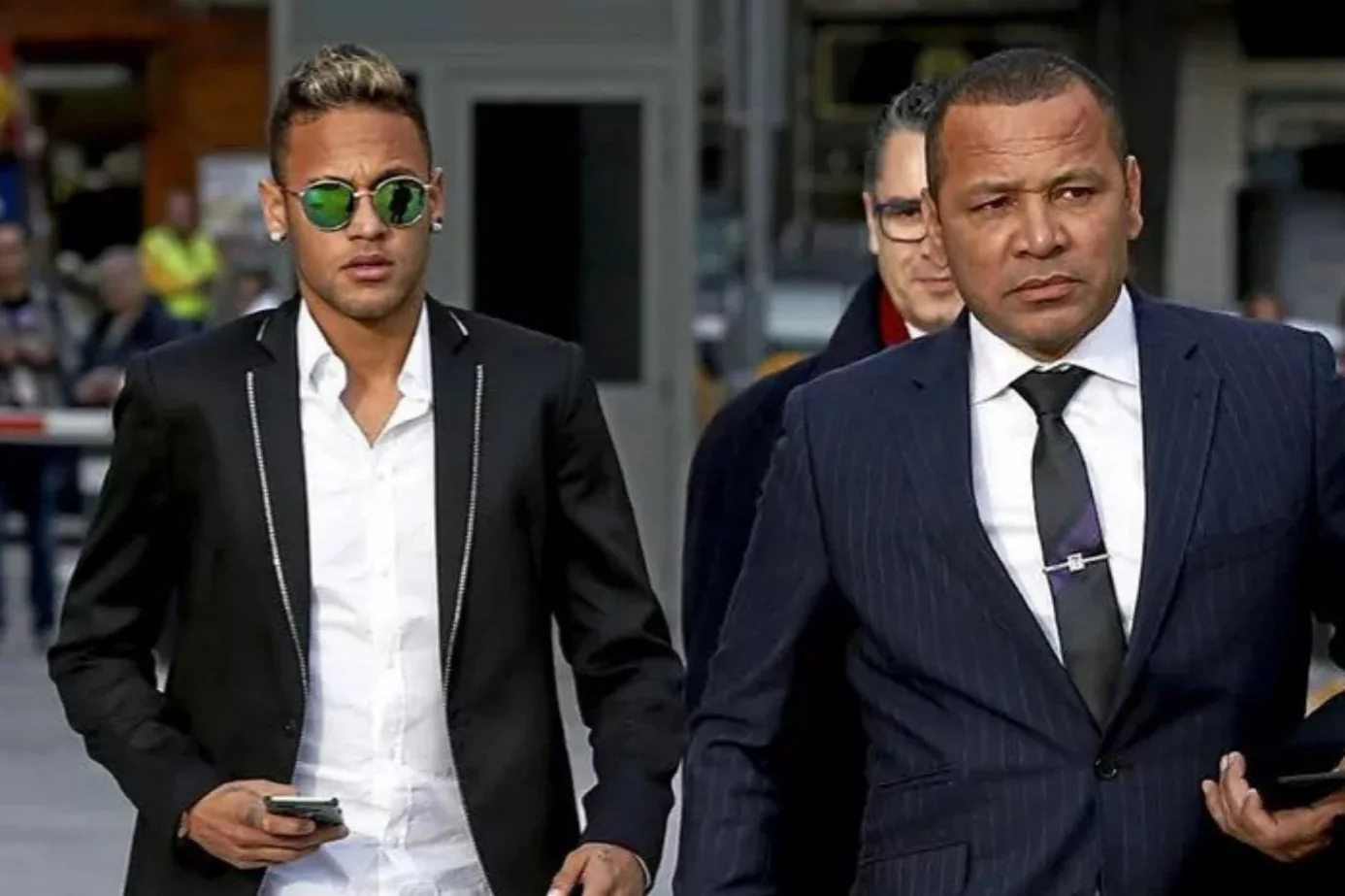 Neymar Sr. pleads with his son not to retire