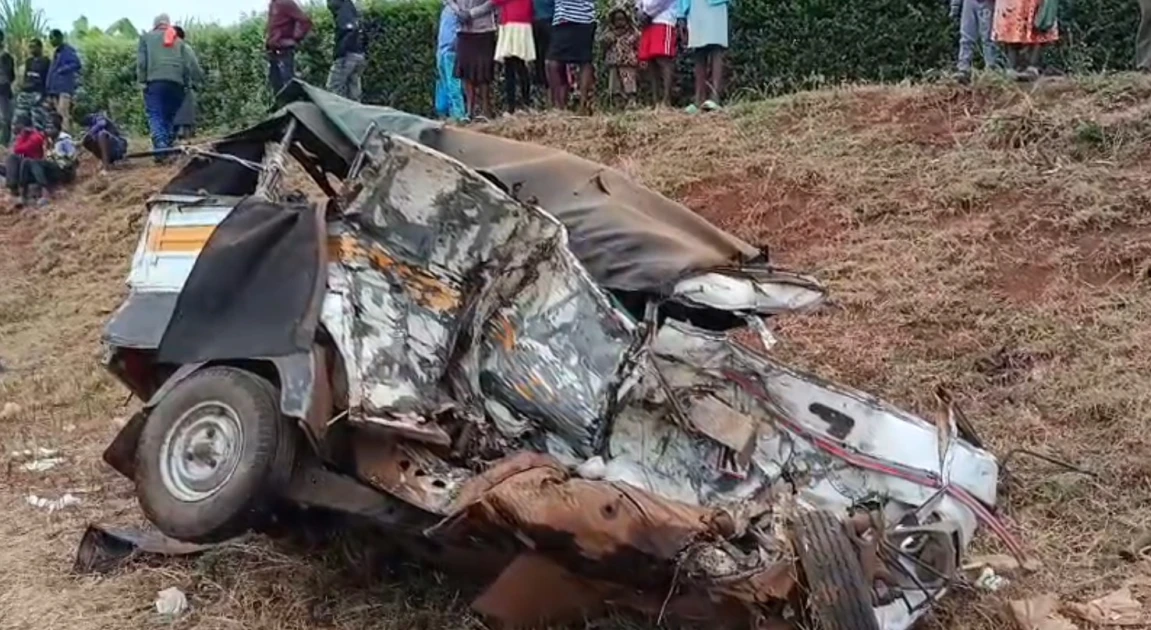 Eight killed as parcel truck ploughs into tuk-tuk in Kirinyaga