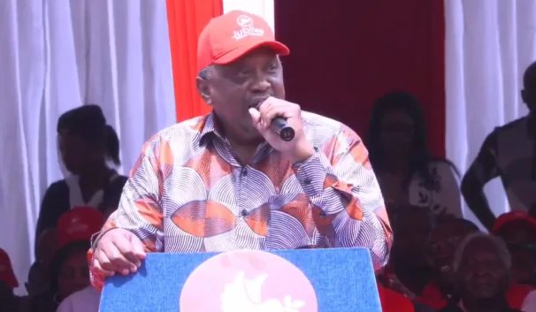 Uhuru tells Ruto: Stop blaming past leaders, take responsibility