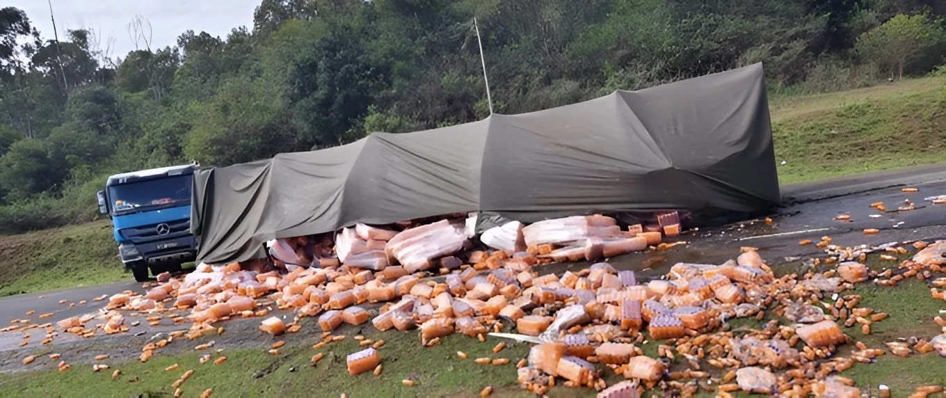 A truck loaded with sodas crashed at a known blackspot near Dedan Kimathi University on Kenya’s Nyeri-Mweiga road, Nyeri County, on October 30, 2026.