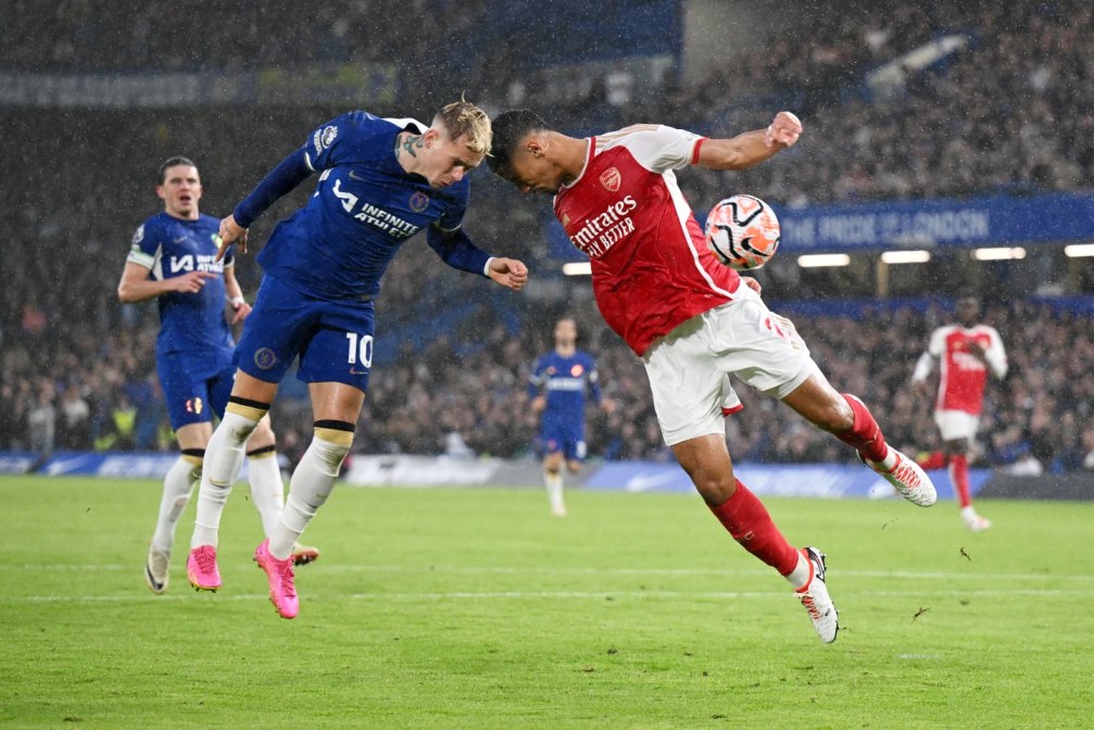 Chelsea and Arsenal players in a previous match. PHOTO/ Chelsea.com