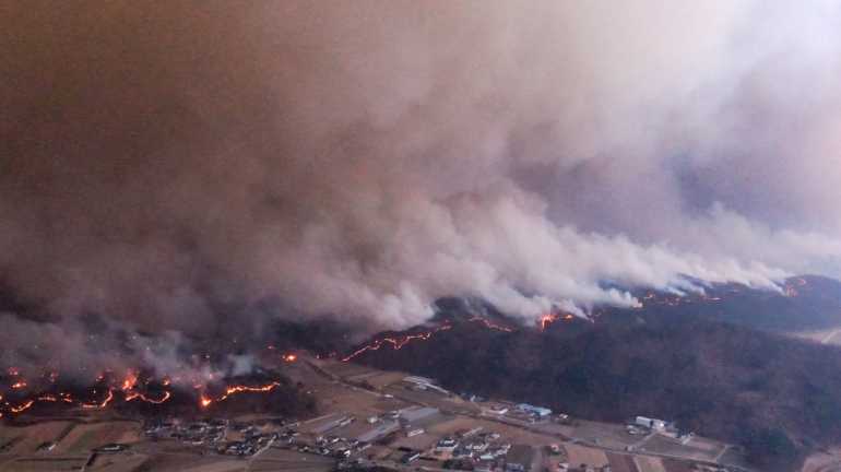27 killed in South Korean wildfires, temples destroyed