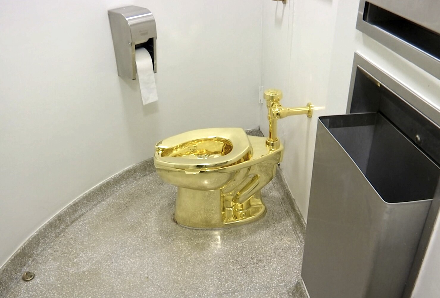 UK gang guilty over £4.8m gold toilet heist