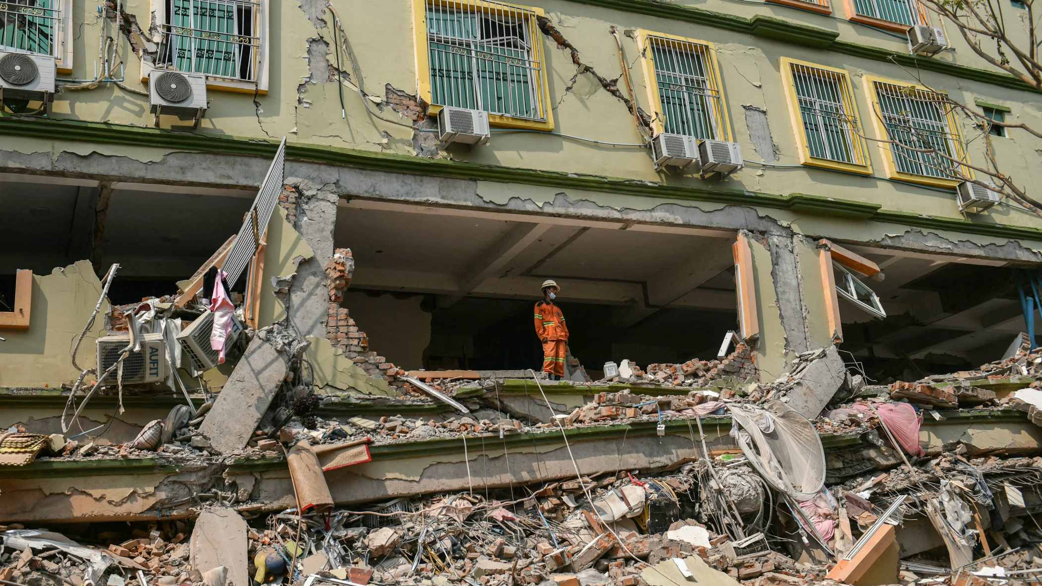 More than 1600 killed in Myanmar quake as UN backs rescue efforts