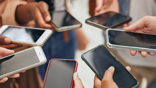 Kenya nears full mobile phone ownership, but internet and computer use still lag, says report