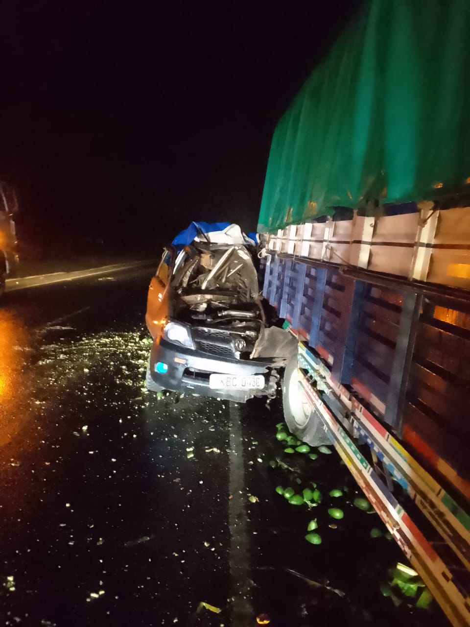 One Killed As Pickup Rams into a Truck at Kinungi