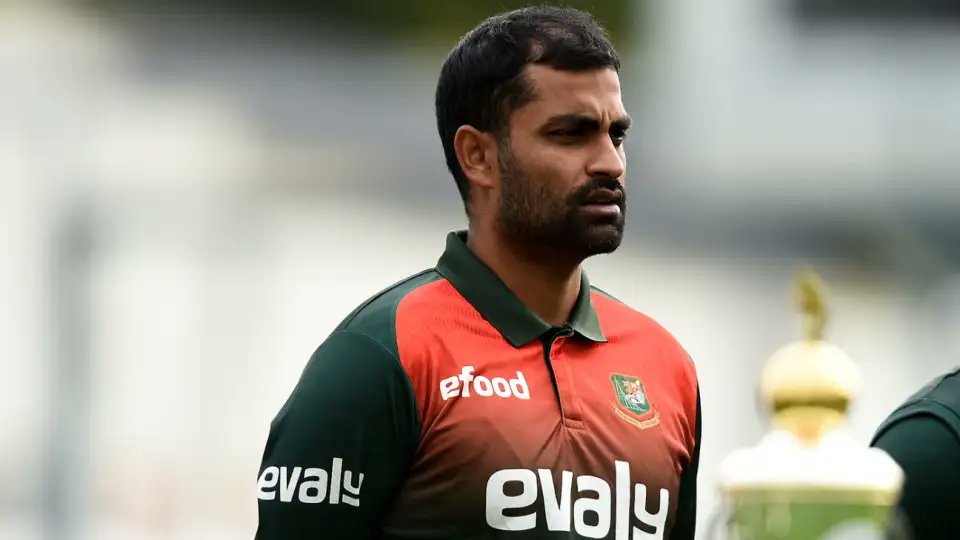 Former Bangladesh captain suffers heart attack on the pitch