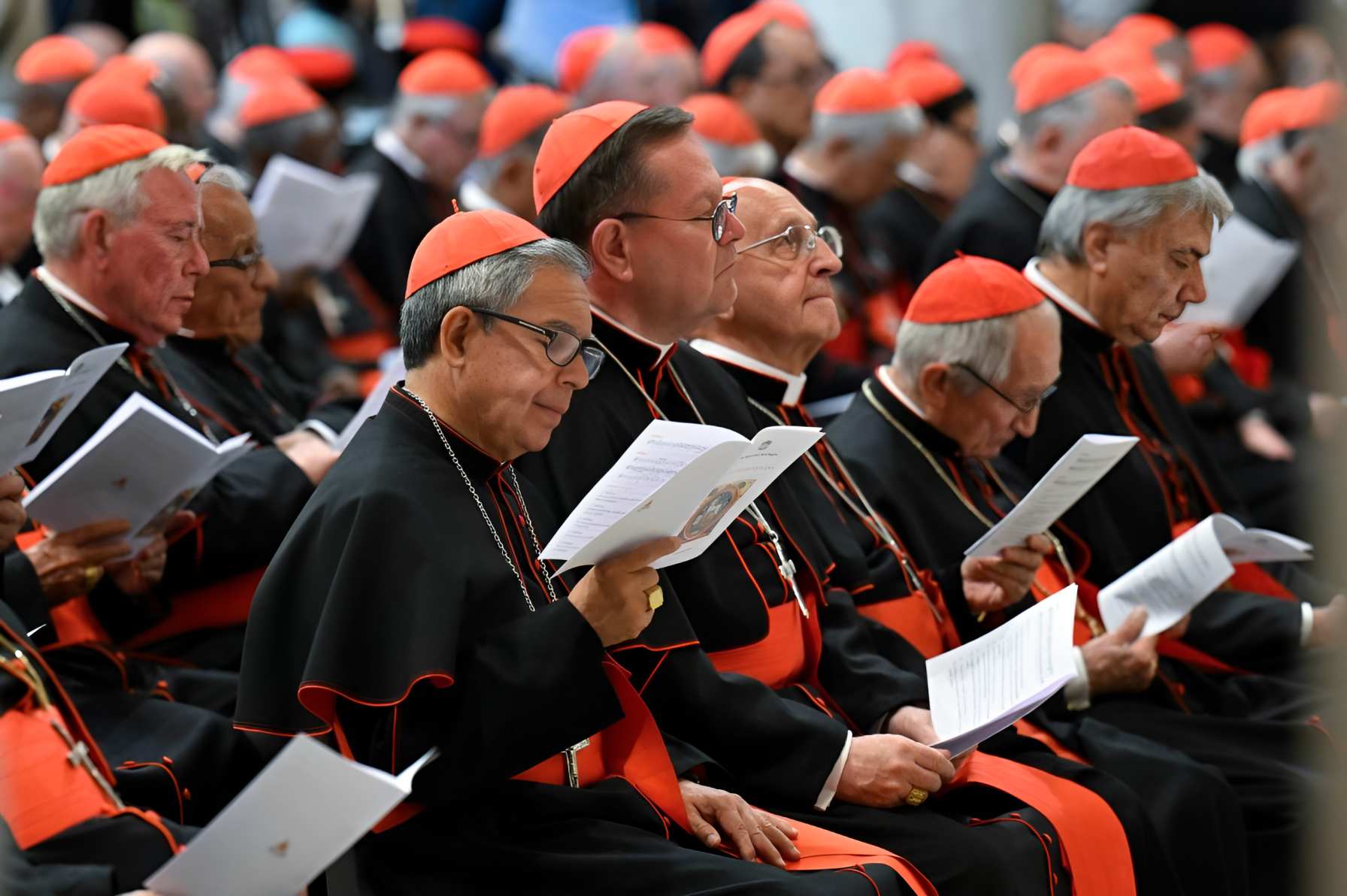 Vatican sets May 7 for start of secret conclave to elect new Pope