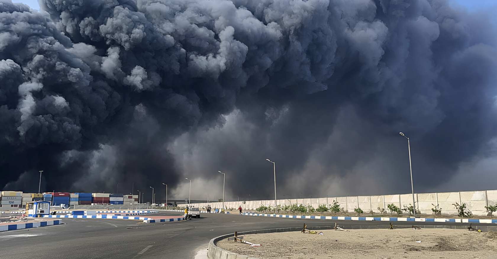 Massive explosion at major Iranian port kills 14