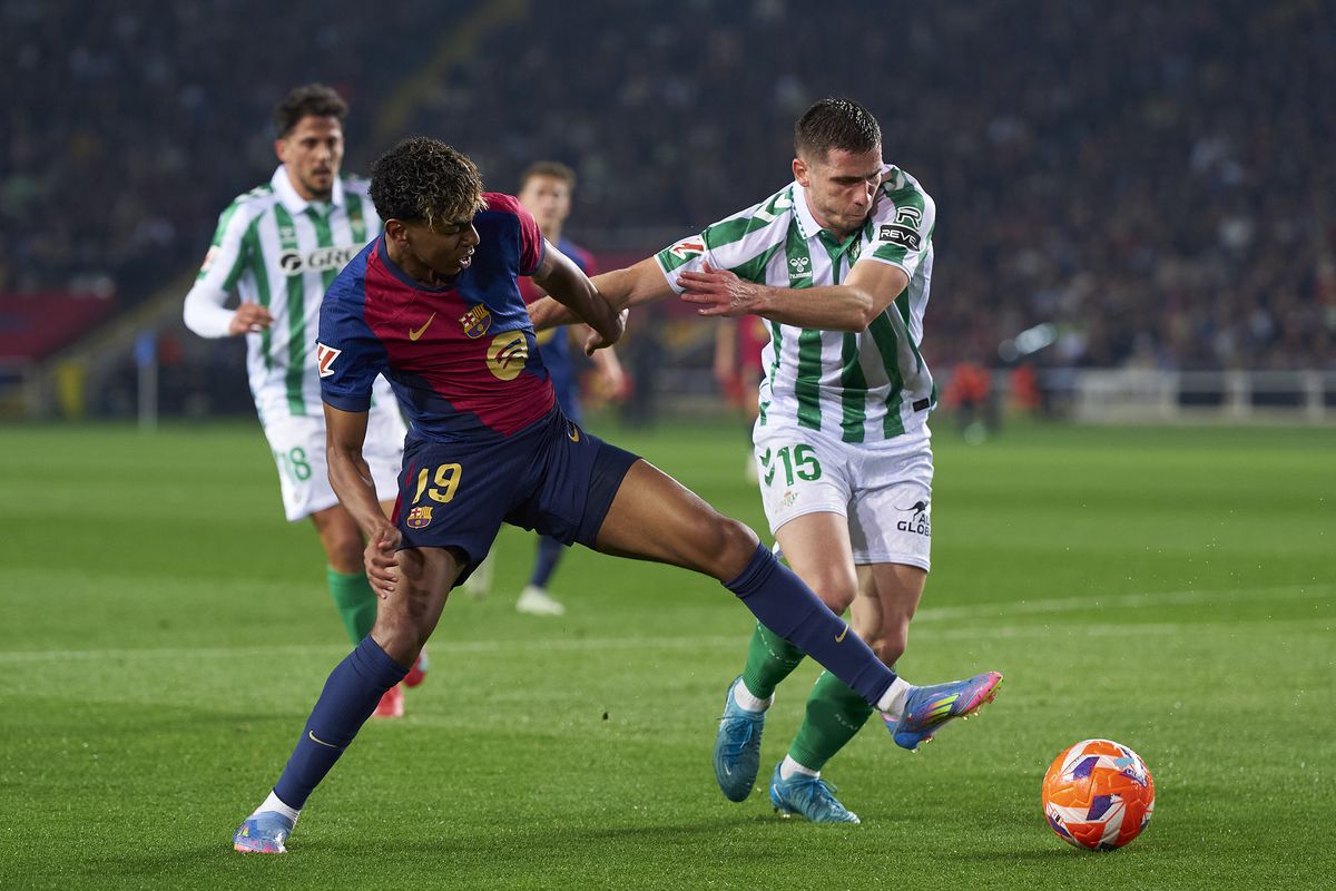 Barcelona in charge in Spain despite draw as Real Madrid lose to Valencia