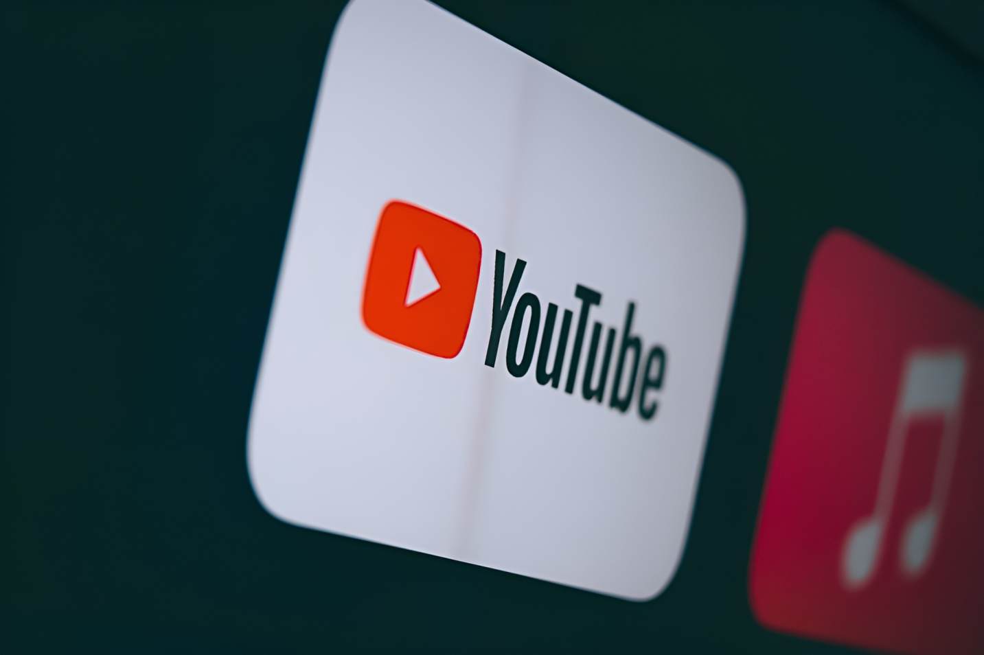 YouTube to roll out global age restrictions on violent game footage