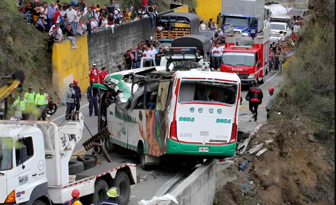 Bus crash during varsity trip kills 10 in Colombia