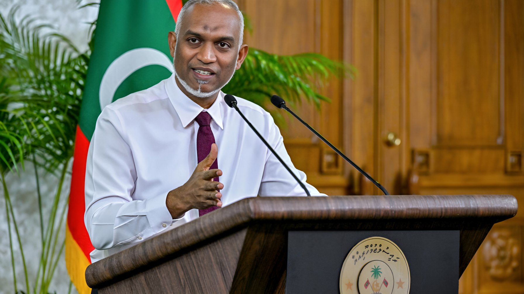 Maldives president holds record 15-hour press conference