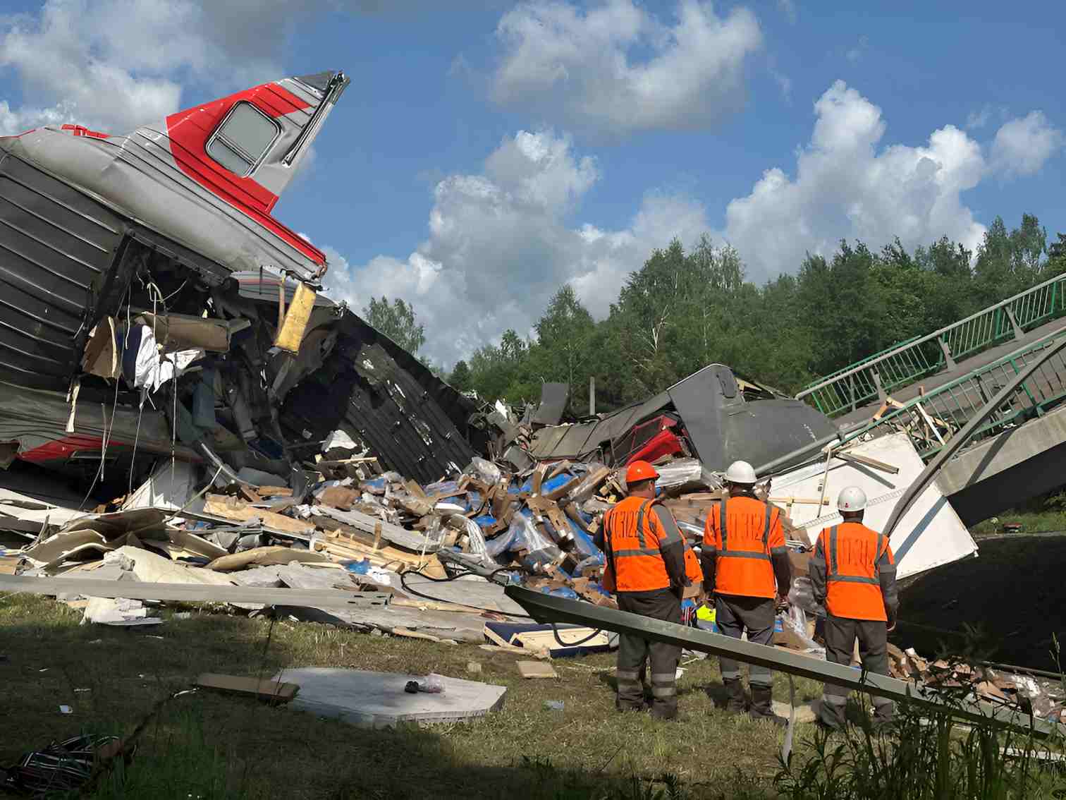 Bridge collapses kill 7 in Russian border regions