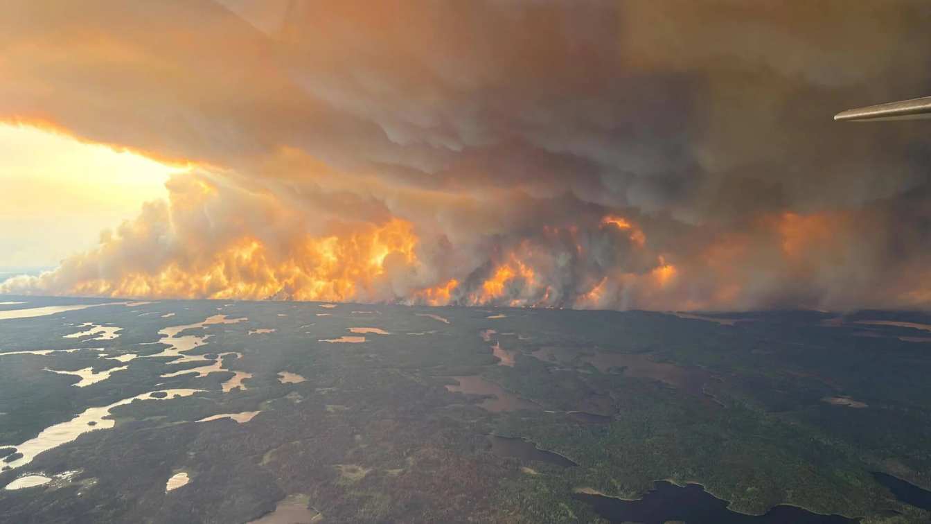 Wildfires force thousands to flee in Canada