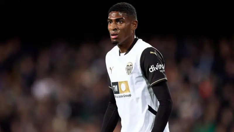 Arsenal closer to signing Valencia defender Mosquera following talks