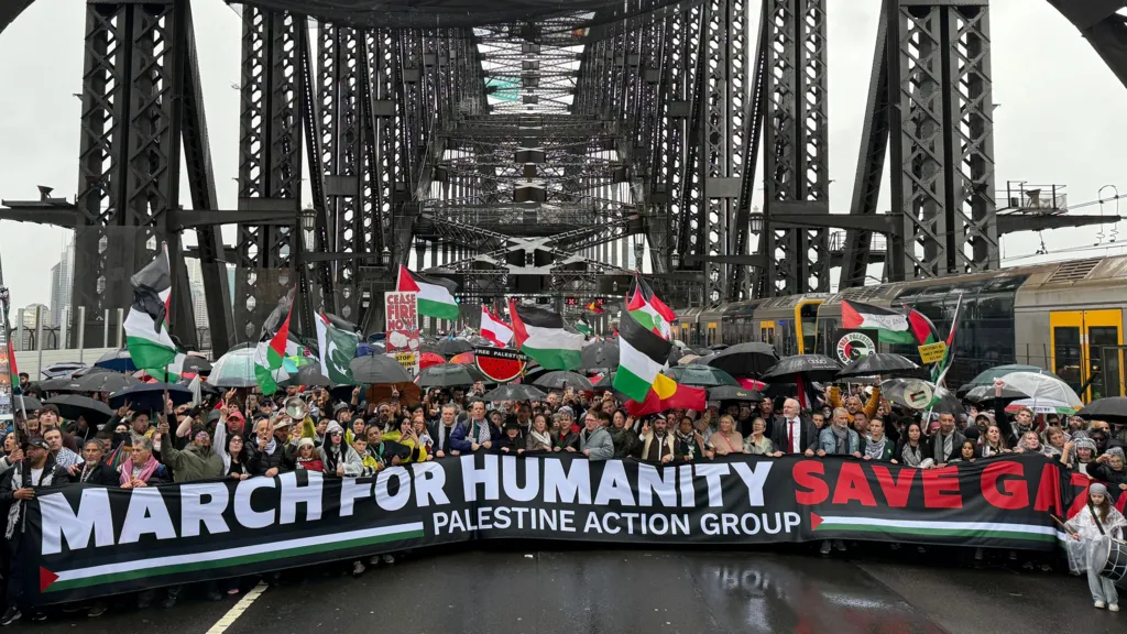 Tens of thousands turn out for Sydney Pro-Palestine march
