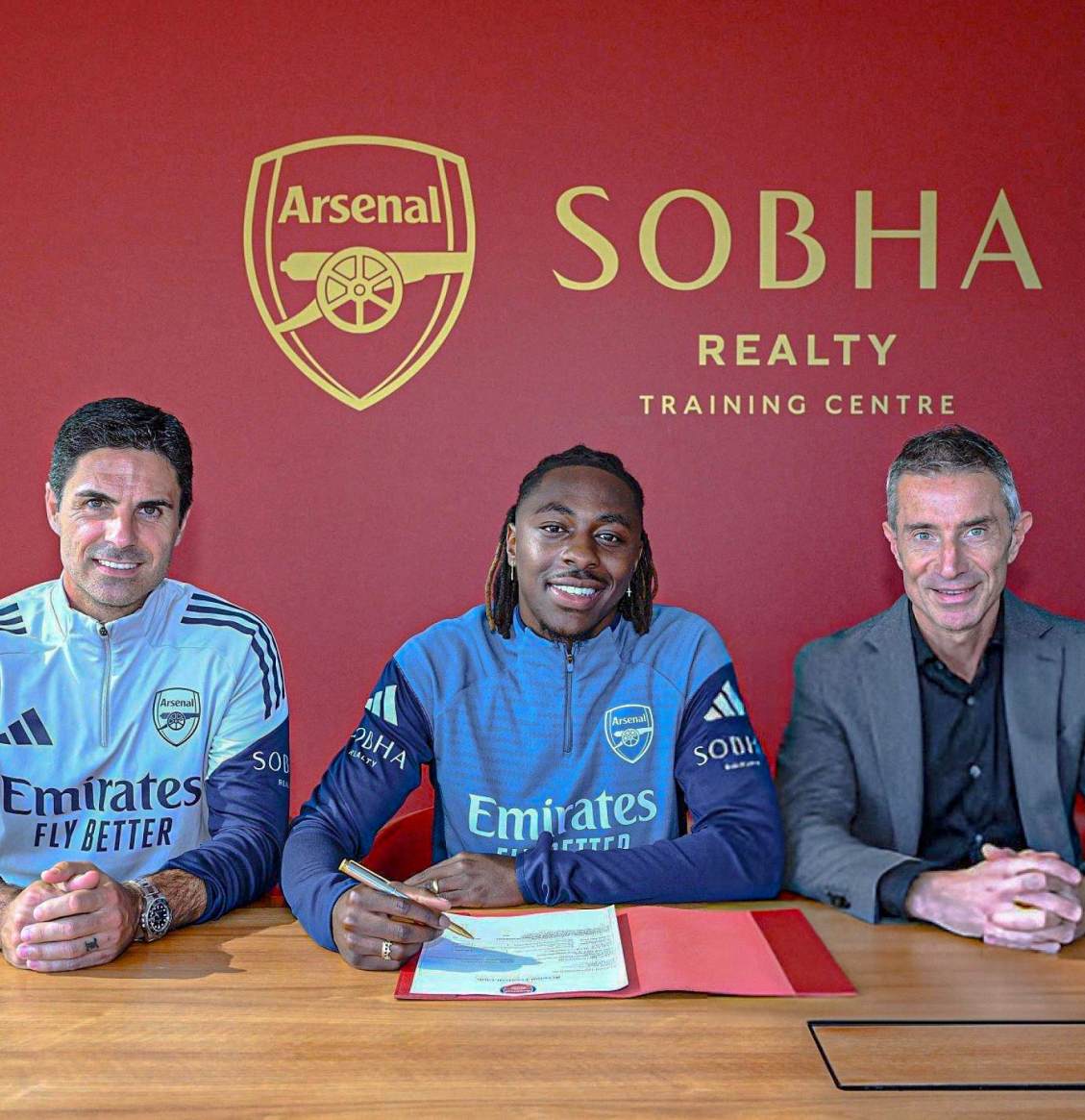 Arsenal sign England forward Eze from Palace