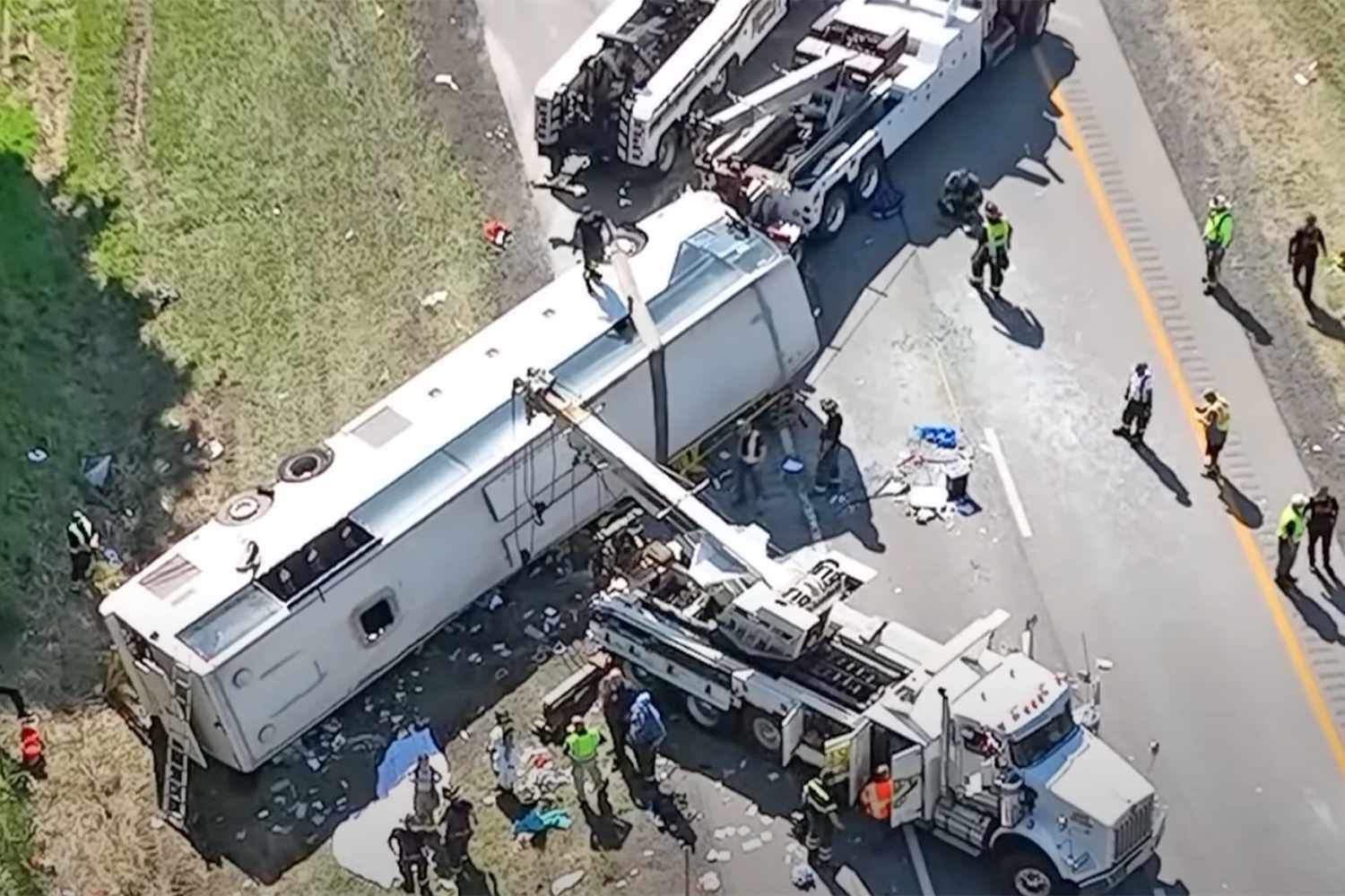 New York tour bus crash leaves 5 people dead, multiple injured