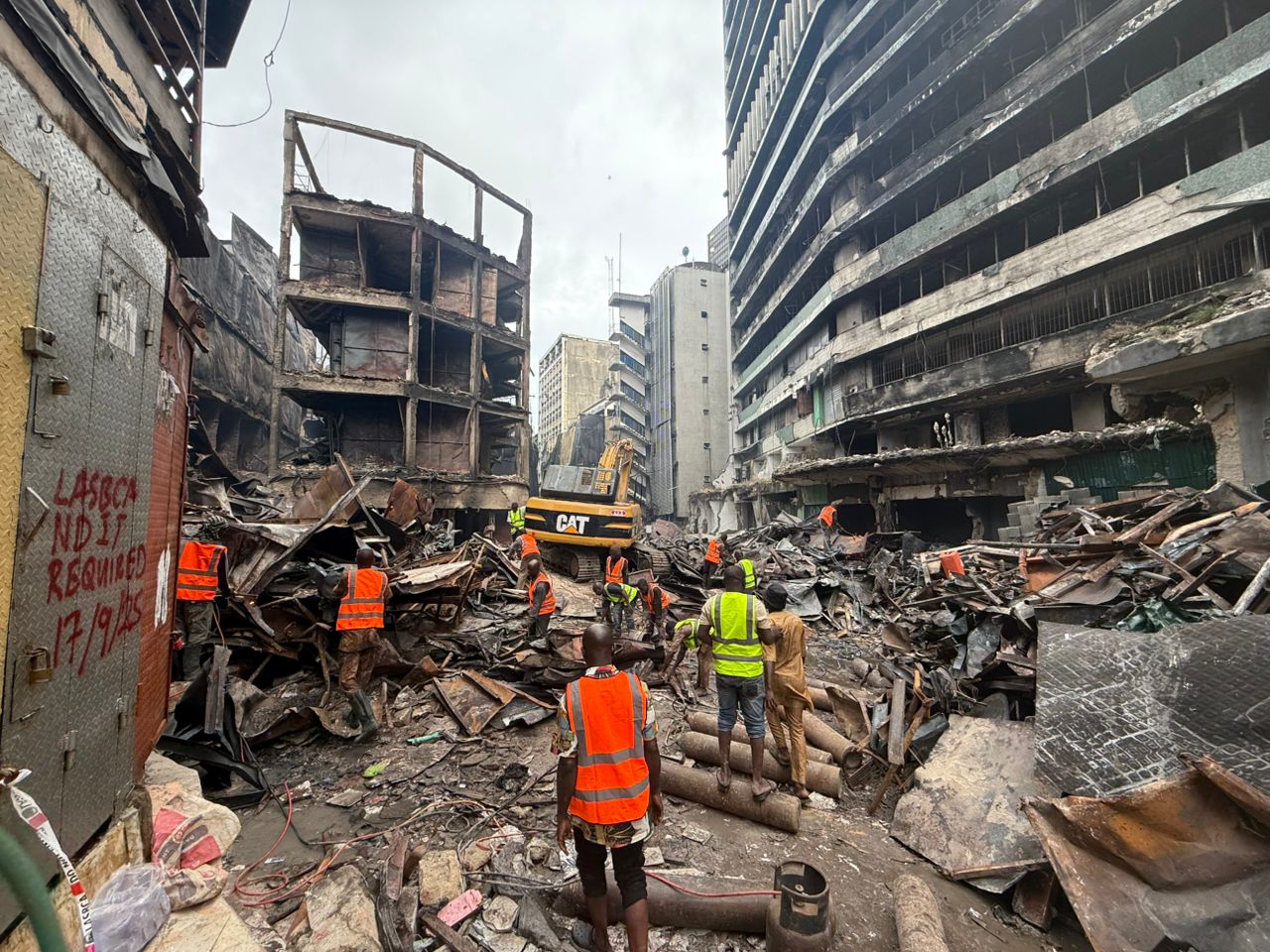 Ten killed, dozens hurt in Lagos office tower inferno