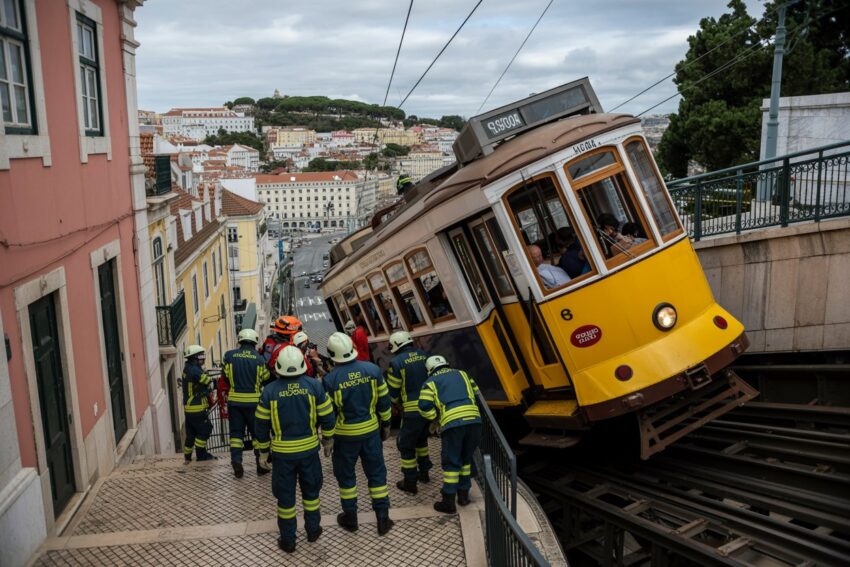 Cable snapped before Lisbon funicular crash, investigators say